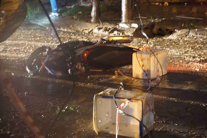Chiếc xe bị vướng dây điện sà xuống đã xảy ra tai nạn thương tâm