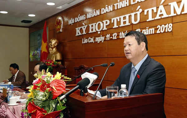 Ông Nguyễn Văn Vịnh, Bí thư Tỉnh ủy, Chủ tịch HĐND tỉnh Lào Cai phát biểu khai mạc cuộc họp 