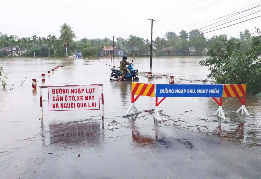 Nhiều nơi tại huyện Phong Điền đang bị chia cắt