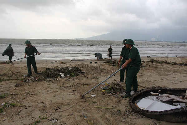 Một đoạn bờ biển sắp được các lực lượng dọn sạch rác
