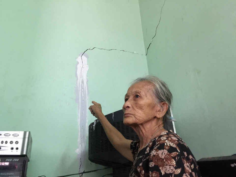 Bà Võ Thị Câu khẳng định nguyên nhân gây nứt do bị ảnh hưởng bởi quá trình thi công dự án Nhà điều hành sản xuất điện lực Quảng Ngãi