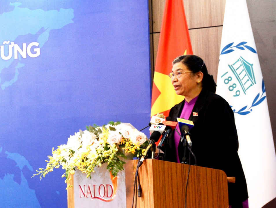 Phó Chủ tịch Thường trực Quốc hội Tòng Thị Phóng phát biểu bế mạc hội nghị