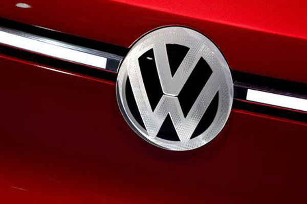 Một chiếc xe có logo của hãng xe hơi VW được trưng bày tại Triển lãm ô tô quốc tế Bắc Mỹ ở Detroit, bang Michigan, Mỹ vào ngày 16/1/2018. Ảnh: Jonathan Ernst