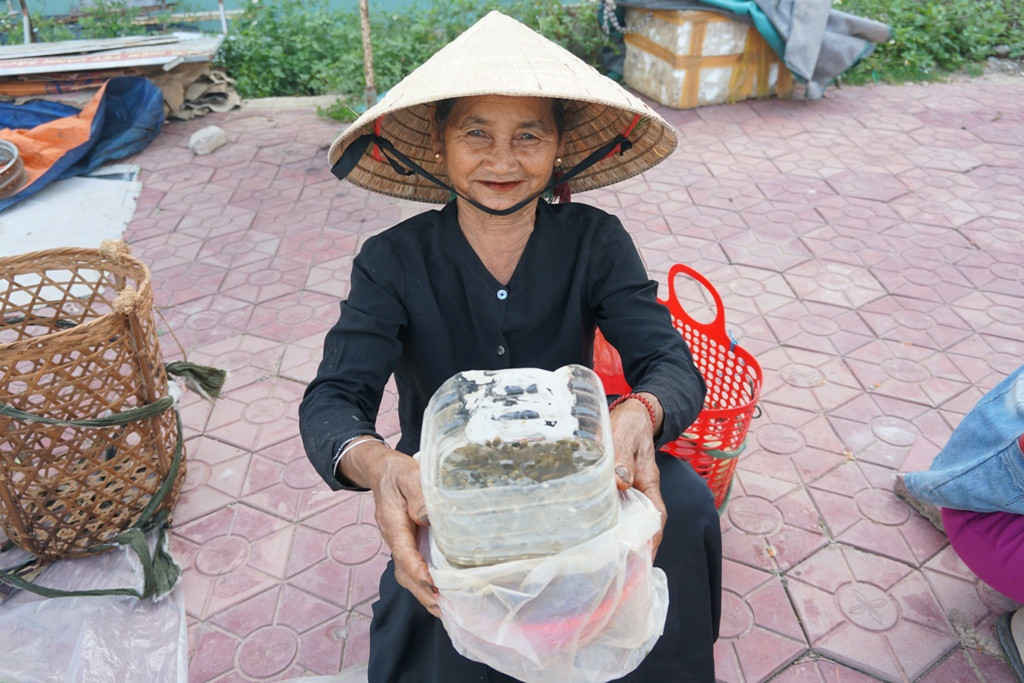 Ở huyện miền núi Ba Tơ, tỉnh Quảng Ngãi, việc săn bắt, chế biến những món ăn từ nòng nọc đã trở thành một nét văn hóa từ lâu đời