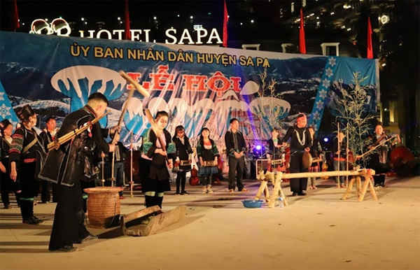 Lễ hội tuyết là 1 trong 4 hoạt động chính của “Lễ hội Mùa đông Sa Pa ” 2018, nhằm thu hút du khách đến với du lịch Lào Cai.