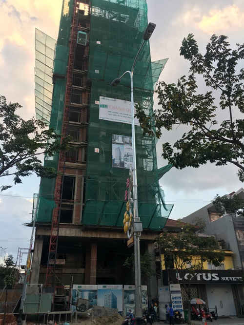 Công trình xây dựng khách sạn Vina Connect gây lún, nứt nhà bà Nguyệt ở bên cạnh