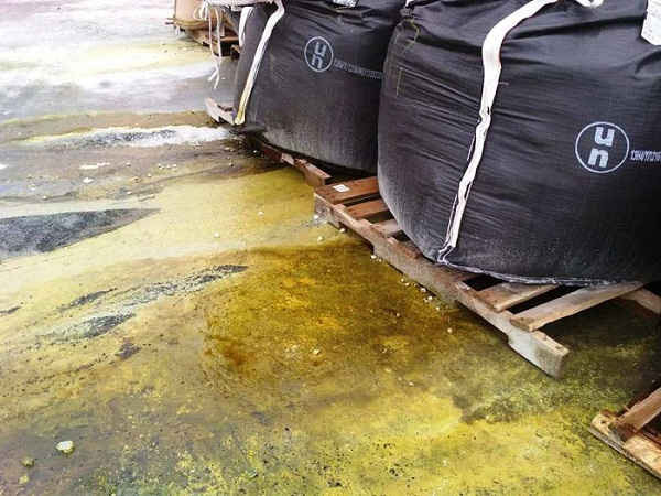 Người dân nghi ngờ Cty Nam Việt sử dụng các hóa chất độc hại trong quá trình sản xuất (ảnh do bạn đọc cung cấp)