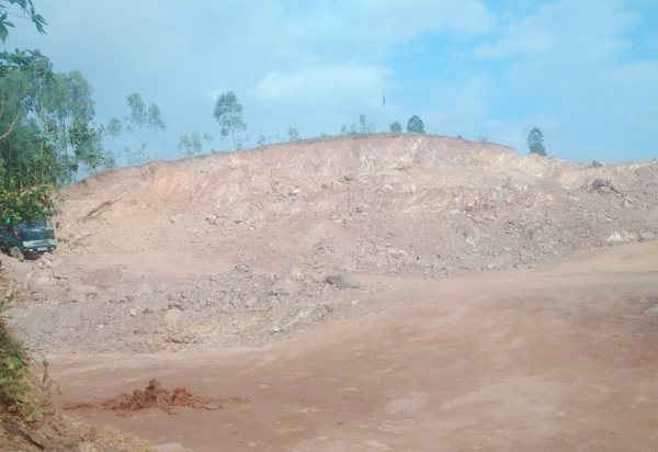 Hoạt động khai thác đất của công ty Việt Nhận tại xã Lộc Yên 