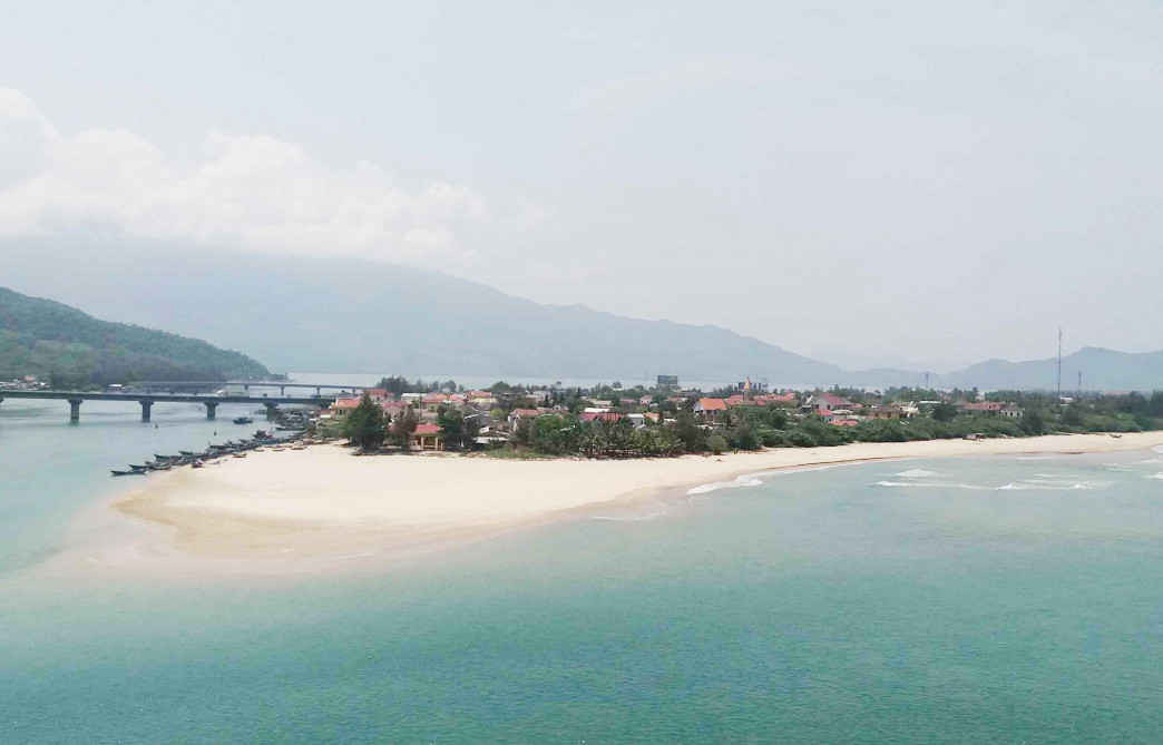 Thủ tướng vừa phê duyệt Quy hoạch tổng thể phát triển Khu du lịch quốc gia Lăng Cô - Cảnh Dương, trong ảnh là vịnh Lăng Cô