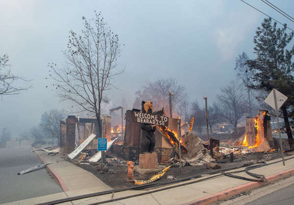 Black Bear Dinner bị thiêu rụi trong vụ cháy rừng Camp fire ở Paradise, California vào ngày 8/11. Ảnh: Josh Edelson / AFP / Getty Images