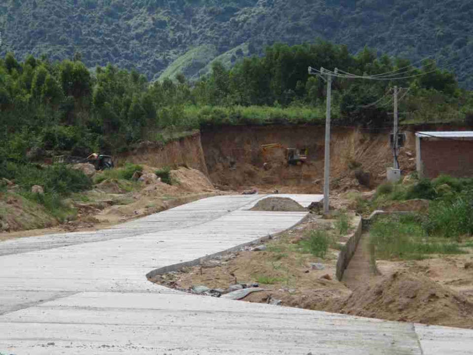 Hiện trường khu vực đang khai thác đất tại Cụm công nghiệp Tà Súc