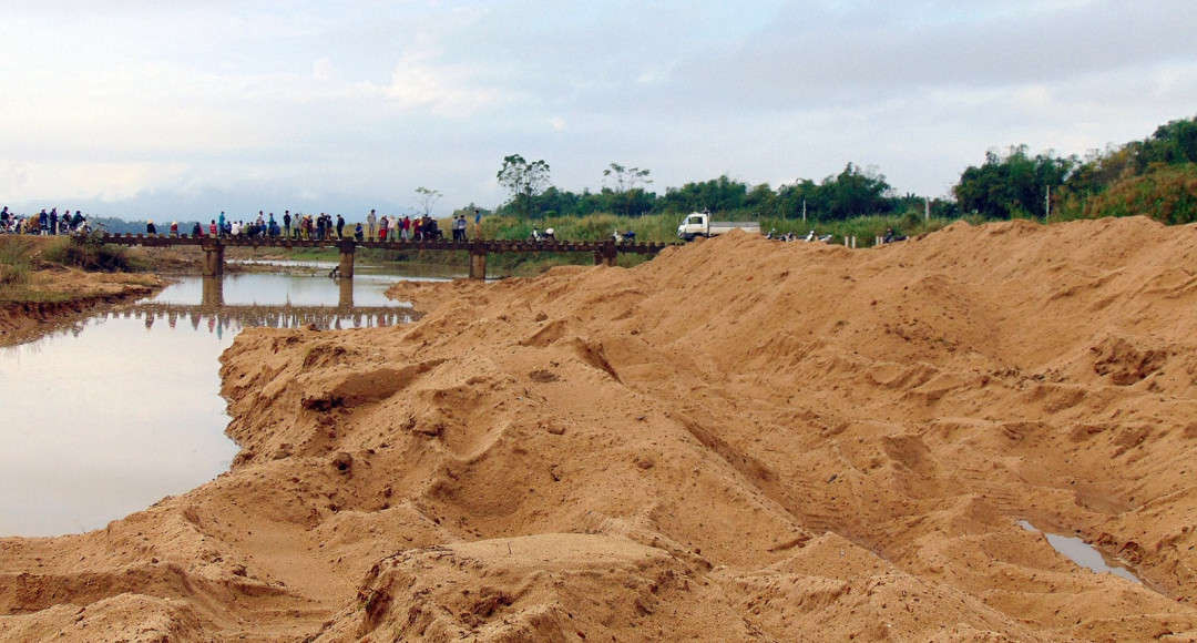 Dự án nạo vét lạch nước Khe Gai có chiều dài khoảng 500m, do Công ty TNHH Duy Khánh thi công bị dân phản đối