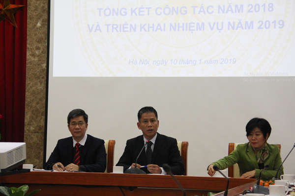 Ông Dương Hồng Sơn – Phó Viện trưởng Phụ trách Viện Khoa học tài nguyên nước (ngồi giữa) phát biểu