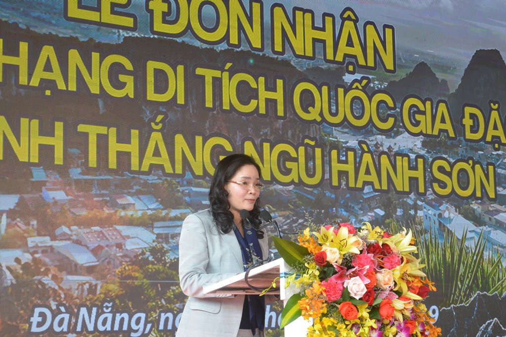 Thứ trưởng Bộ Văn hóa, Thể thao và Du lịch Trịnh Thị Thủy phát biểu tại lễ đón nhận