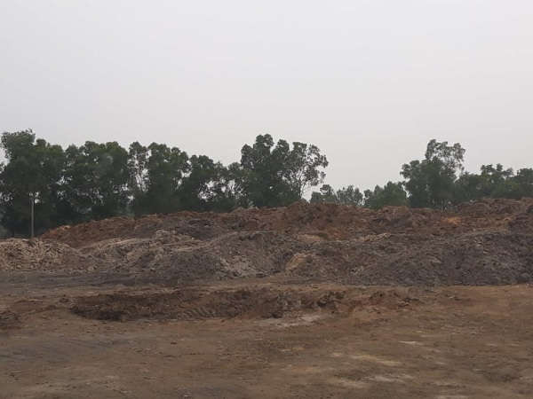 Đổ đất thải với khối lượng đã lên đến hàng nghìn mét khối