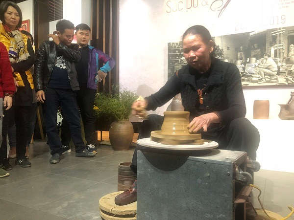 Nghệ nhân Giang Thị Nhạn – Làng nghề gốm Hương Canh