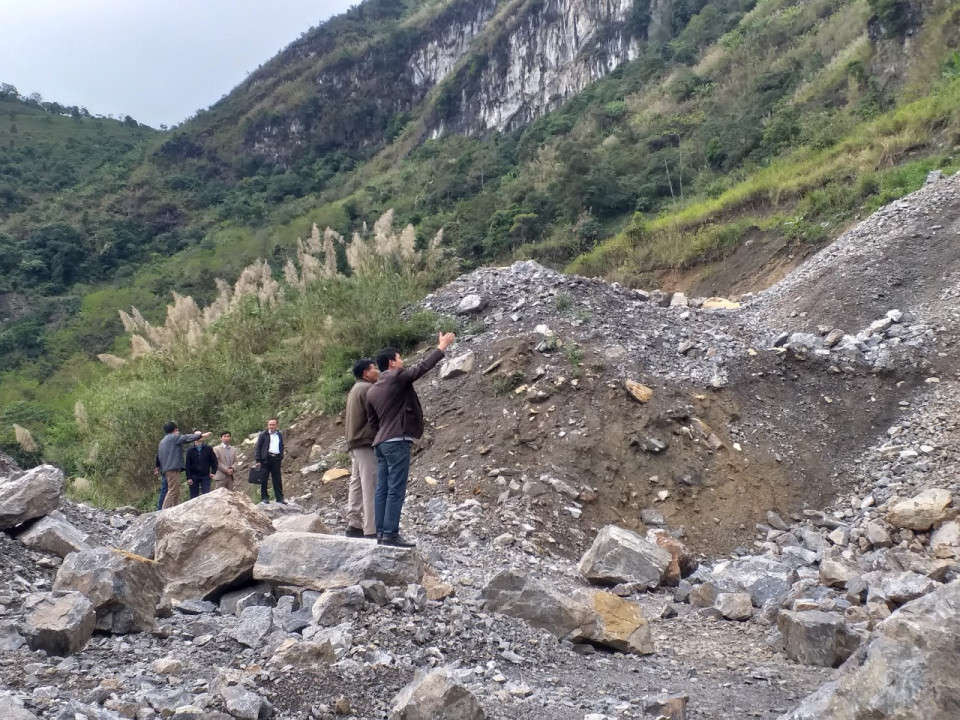 Tổ công tác liê ngành kiểm tra tại mỏ đá Mường Ẳng 4, xã Ẳng Nưa, huyện Mường Ẳng ngày 17/1/2019