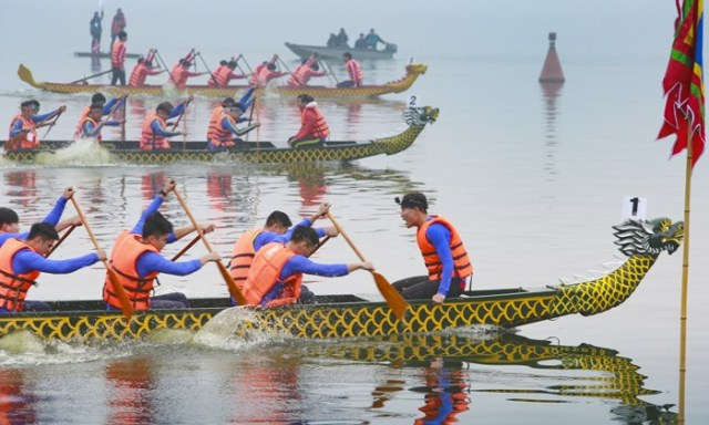 Ảnh 2 Lễ hội đua thuyền rồng trên biển Vũ Dũng  ÁNH SÁNG VÀ CUỘC SỐNG