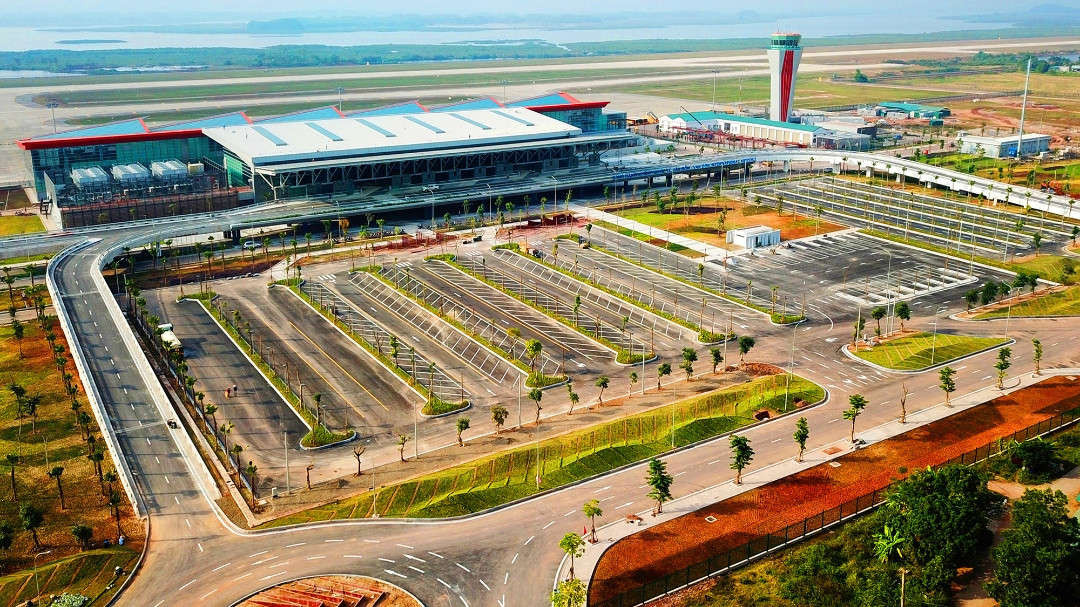 Sau 3 hãng bay nội địa, DongHai Airlines (Trung Quốc) và Bangkok Airways (Thái Lan) cũng đã công bố kế hoạch mở đường bay tới Vân Đồn