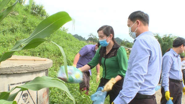 Huyện Mộc Châu tổ chức phát động thu gom bao gói thuốc BVTV