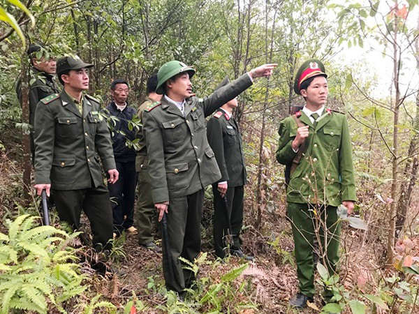Lực lượng Kiểm lâm Sa Pa kết hợp với Công an huyện cùng đi tuần canh gác bảo vệ rừng trong những ngày tết.