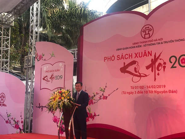 ông Nguyễn Ngọc Kỳ - Giám đốc Sở Sở Thông tin và Truyền thông Hà Nội chia sẻ tại Lễ hội Phố sách