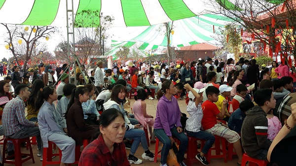Rất đông du khách đến với chùa Đại Tuệ dự lễ Khai bút