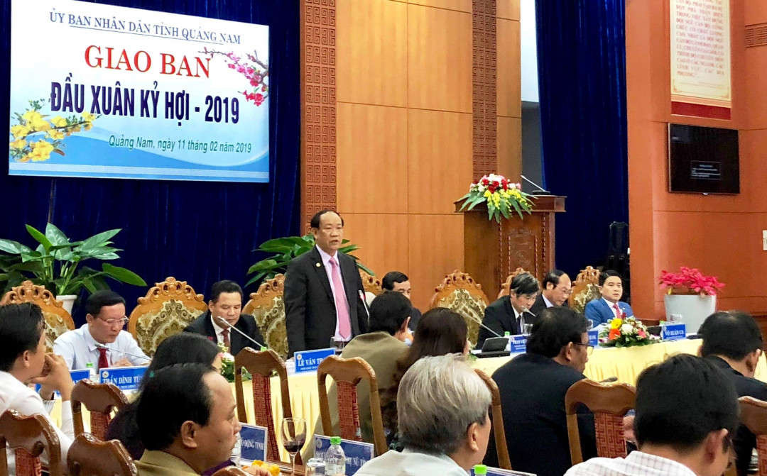 Chủ tịch UBND tỉnh Quảng Nam Đinh Văn Thu chủ trì cuộc họp giao ban đầu xuân. Ảnh: Linh Chi