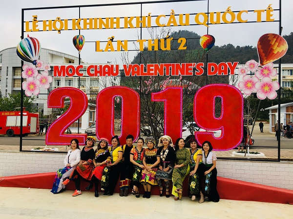 Lễ hội bay khinh khí cầu Quốc tế tại Mộc Châu mang thông điệp về tình yêu và hạnh phúc dành cho tất cả mọi người đã thu hút rất đông người dân và du khách đến chiêm ngưỡng và trải nghiệm.
