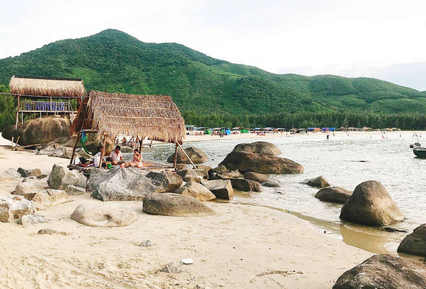 Bờ biển Lộc Bình- huyện Phú Lộc đang là điểm đến hút khách du lịch
