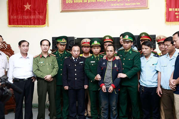 Nghi phạm bị bắt Vangchueyang Briachear, 25 tuổi, trú tỉnh Bôlykhămxay, Lào(Ảnh: Công an Hà Tĩnh) trong vụ án gần 300 kg ma túy