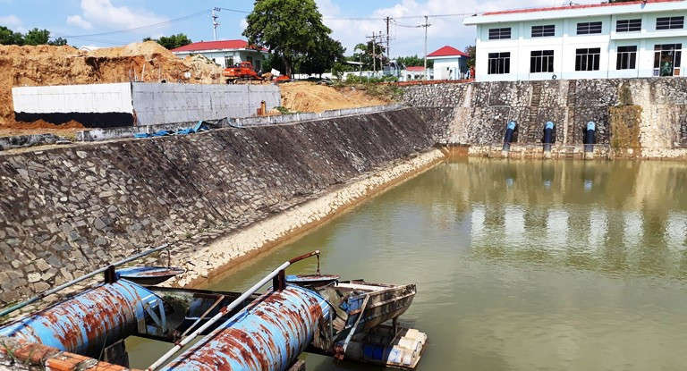 Những ngày qua, người dân TP. Đà Nẵng bất an vì nguồn nước sạch có vị lợ, đóng cặn đen