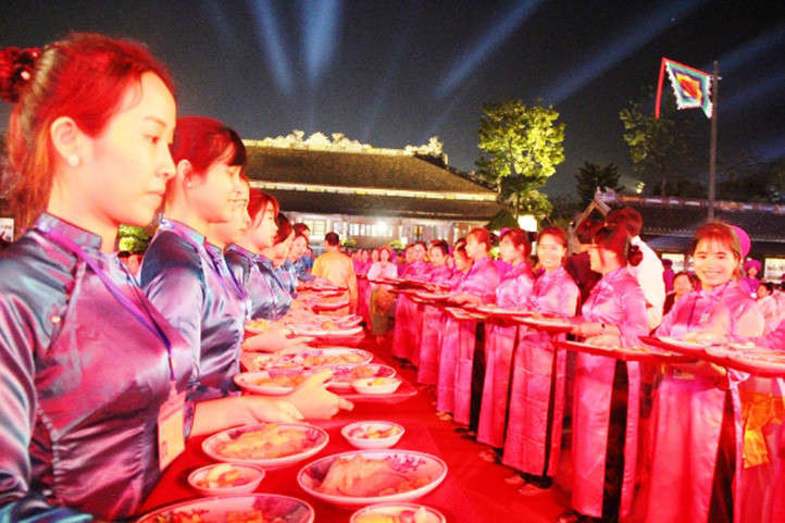 Các món ẩm thực của Huế được giới thiệu đến quan khách trong đêm Gala Dinner Hội nghị “Phát triển du lịch miền Trung - Tây Nguyên năm 2019” vừa diễn ra