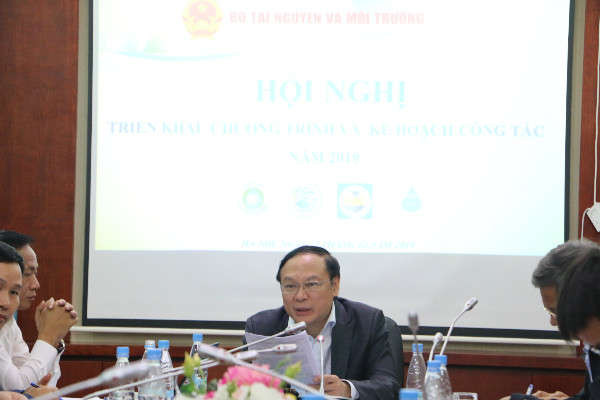Thứ trưởng Bộ TN&MT Lê Công Thành chủ trì cuộc họp.