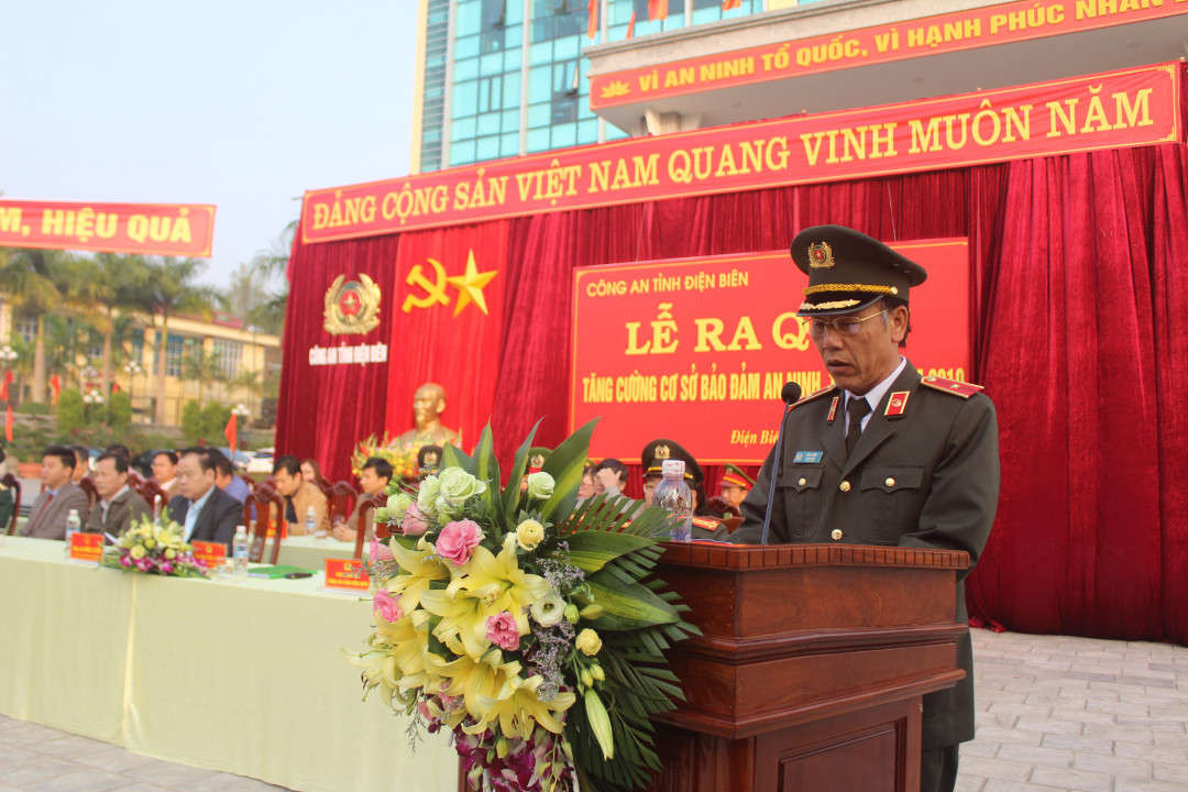 Thiếu tướng Sùng A Hồng, Giám đốc Công an tỉnh Điện Biên phát biểu tại Lễ ra quân 
