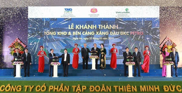 Thủ tướng Nguyễn Xuân Phúc dự Lễ khánh thành Tổng kho xăng dầu DKC