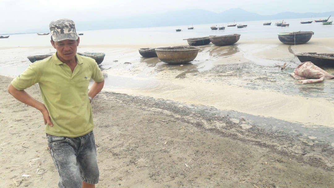 Ông Tô Văn Hùng, Giám đốc Sở Tài nguyên và Môi trường TP. Đà Nẵng cho biết, qua kiểm tra, cửa xả có nước tràn ra, nước có màu đục 