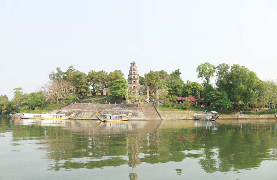 Dọc sông Hương với nhiều thắng cảnh đẹp cũng là nơi Huế có thể thực hiện đề án bốn mùa hoa