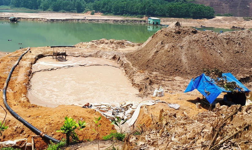Hàng trăm ha đất tại mỏ vàng Bồng Miêu không được hoàn thổ sau khai thác