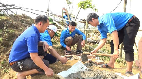 xây dựng lò đốt rác tại bản Pu Nhi, xã Phiêng Ban...