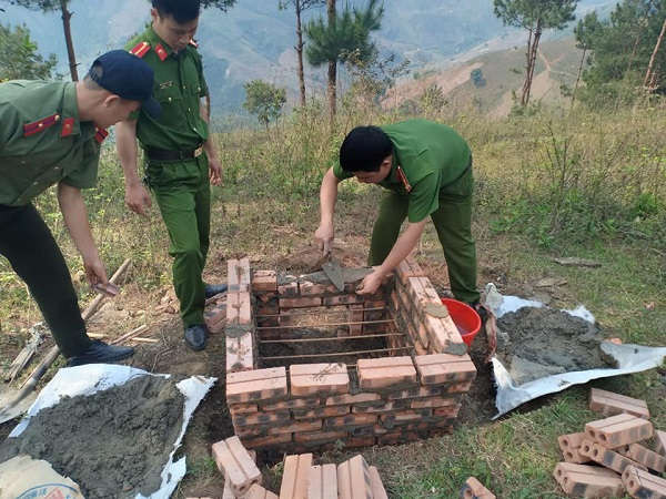 xây dựng lò đốt rác tại bản Pu Nhi, xã Phiêng Ban...