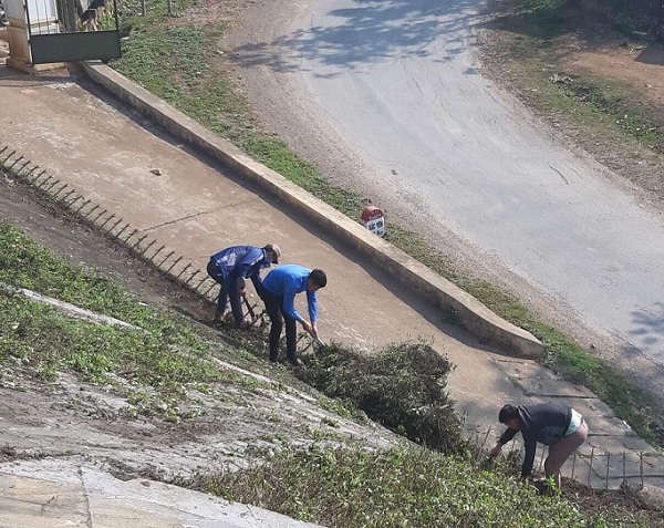 Huyện Mai Sơn phát động quét dọn, vệ sinh khu di tích Đài tưởng niệm liệt sỹ Thanh niên xung phong Ngã ba Cò Nòi