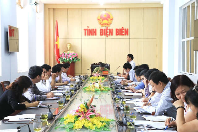 Ông Lò Văn Tiến, Phó Chủ tịch UBND tỉnh Điện Biên chỉ đạo triển khai cấp bách các giải pháp khống chế Dịch tả lợn Châu Phi trong cuộc họp khẩn