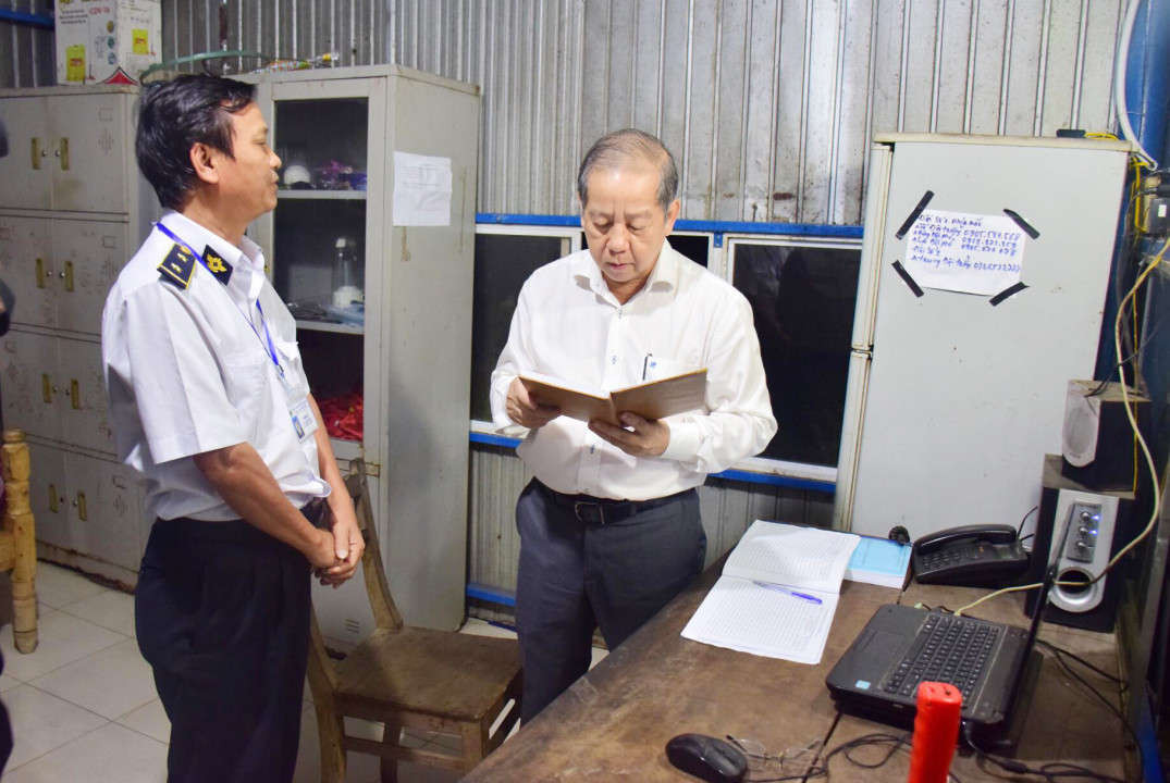 Ông Phan Ngọc Thọ- Chủ tịch UBND tỉnh Thừa Thiên Huế kiểm tra đột xuất một số điểm trên địa bàn