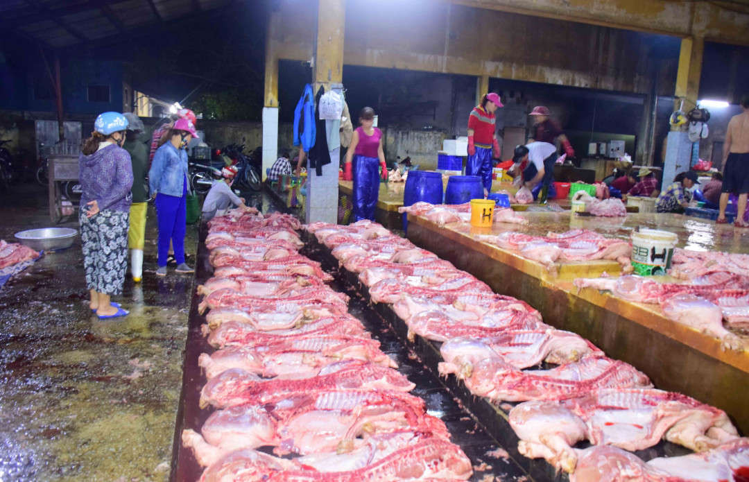 Thịt lợn đã được kiểm dịch để cung cấp cho thị trường
