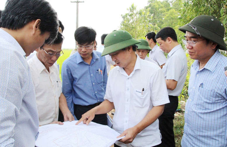 Lãnh đạo tỉnh Thừa Thiên Huế thị sát nguồn quỹ đất để mở rộng Cảng HKQT Phú Bài 