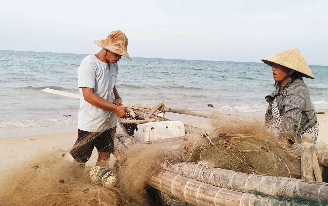 Đời sống ngư dân khó khăn nếu như tàu giã cào vẫn xuất hiện…