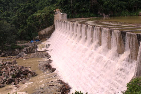Trong thời gian từ ngày 24/2 đến ngày 10/5, đề nghị Thủy điện ĐakMi 4 không phát điện hoặc hạn chế phát điện về sông Thu Bồn để tiết kiệm, giữ nước lại trong hồ phục vụ khi có nhu cầu cấp thiết ở hạ du