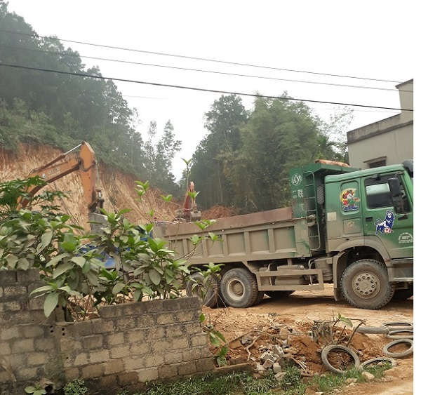 Khai thác đất chống sạt lở ở thôn Đông Ninh, xã Hà Ninh thi công trước khi có chấp thuận của UBND tỉnh.