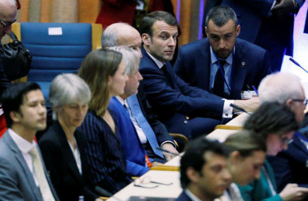 Tổng thống Pháp Emmanuel Macron ngồi giữa các đại biểu tại Hội đồng Môi trường Liên Hợp Quốc (UNEA) tại Gigiri ở Nairobi, Kenya vào ngày 14/3/2019. Ảnh: Thomas Mukoya